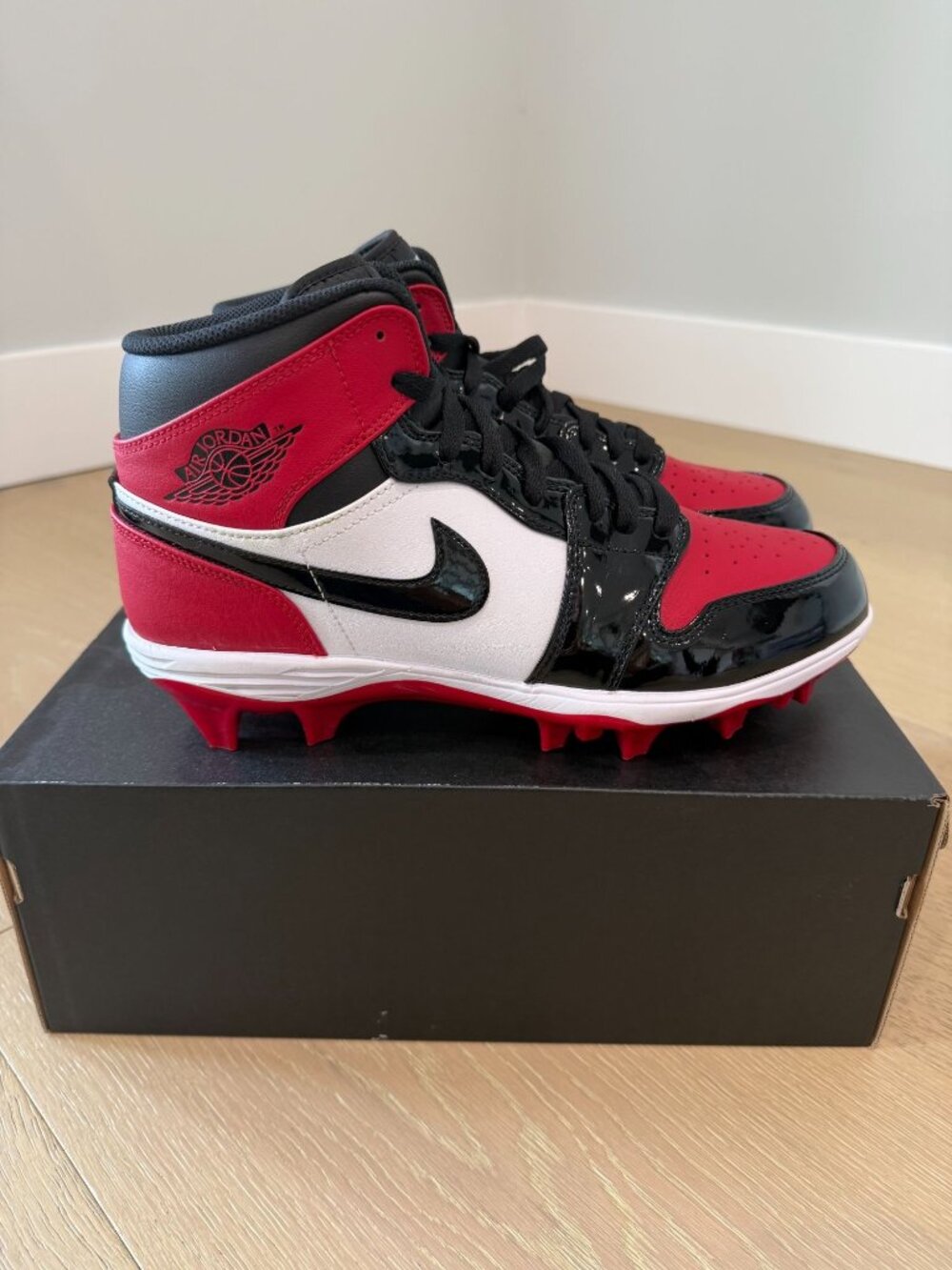 NWB Men's Jordan 1 Mid TD Football Cleats size 9.5